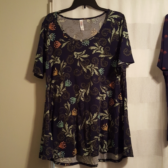 Lularoe shirt - Picture 1 of 3